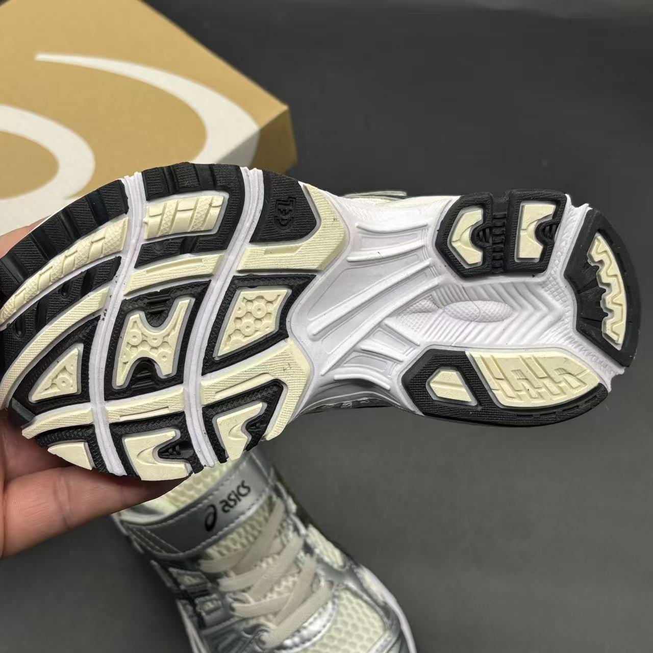 Children's shoes child
